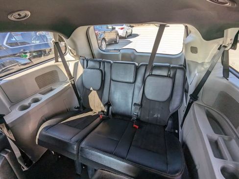 Used 2020 Dodge Grand Caravan SXT image 19