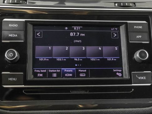 Used 2020 Volkswagen Tiguan S image 28