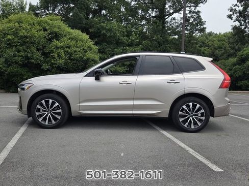 Used 2024 Volvo XC60 B5 Core AWD/4WD image 2