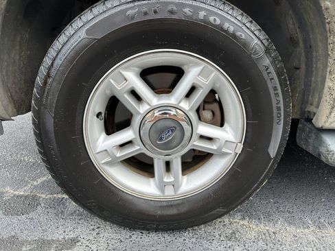 Used 2002 Ford Explorer XLT image 10