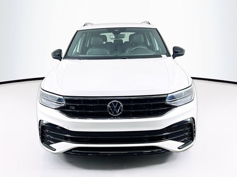 Used 2022 Volkswagen Tiguan SE R-Line image 2