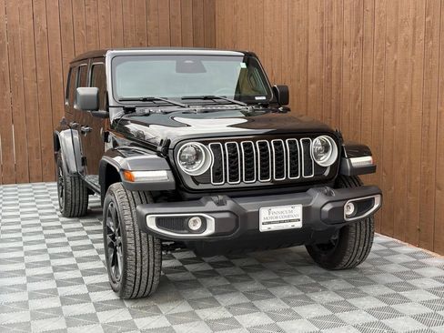 Used 2025 Jeep Wrangler Unlimited Sahara w/ Safety Group image 11