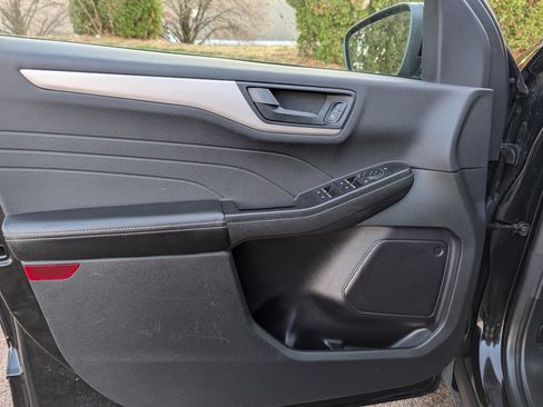 Certified 2022 Ford Escape SE w/ Cold Weather Package image 29