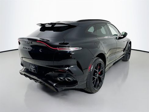 Used 2025 Aston Martin DBX 707 image 7