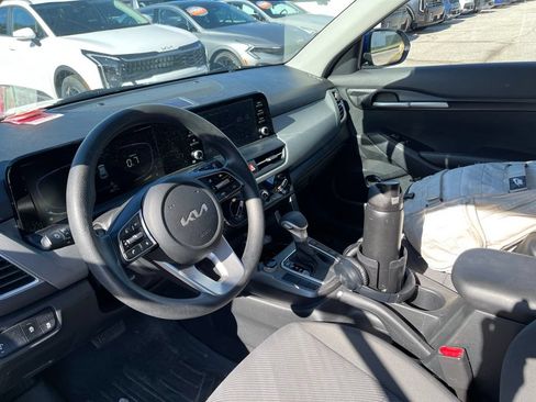 Used 2024 Kia Seltos LX AWD/4WD image 6