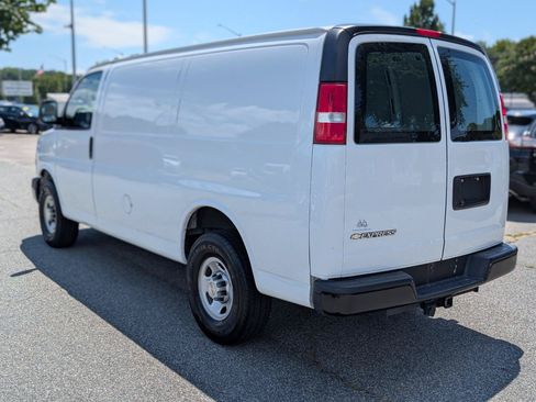 Used 2021 Chevrolet Express 2500 w/ Driver Convenience Package RWD image 3