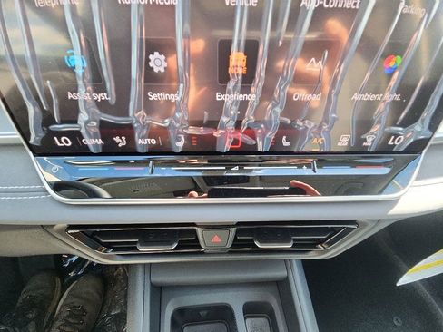 New 2026 Volkswagen Tiguan SE AWD/4WD image 13