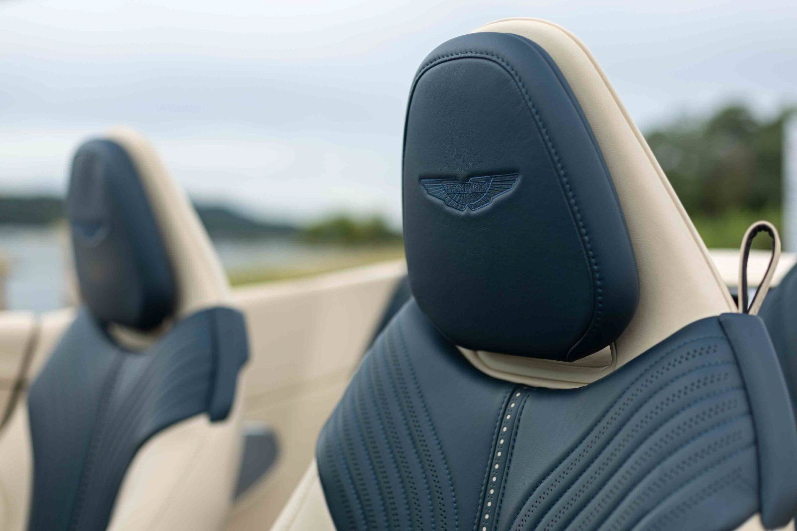 Used 2019 Aston Martin DB11 Volante RWD image 14
