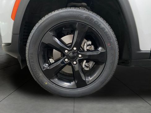 Used 2023 Jeep Grand Cherokee L Laredo AWD/4WD image 13