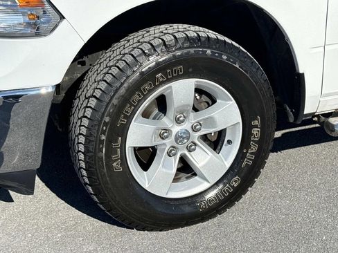 Used 2019 RAM 1500 Classic SLT AWD/4WD image 30