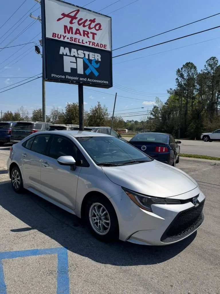 Used 2022 Toyota Corolla LE FWD image 1