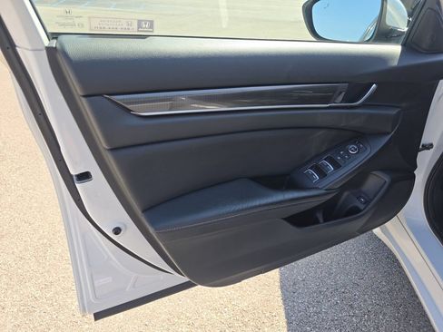 Used 2018 Honda Accord Sport image 14