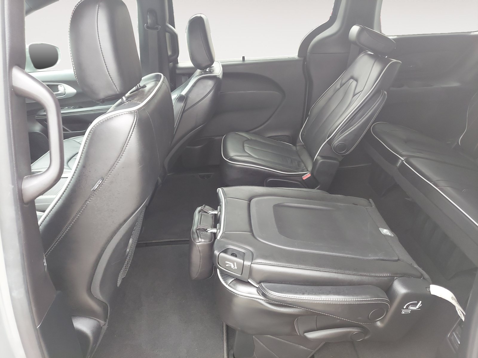 Used 2020 Chrysler Pacifica Limited w/ S Appearance Package FWD image 24