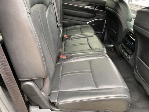 Used 2022 Jeep Wagoneer Series II AWD/4WD image 33