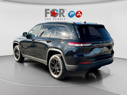 Used 2024 Jeep Grand Cherokee Altitude image 3