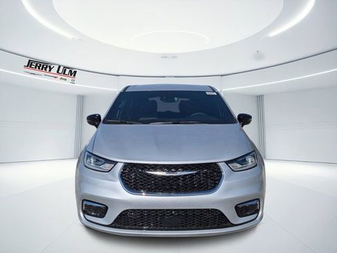 New 2026 Chrysler Pacifica Select image 8