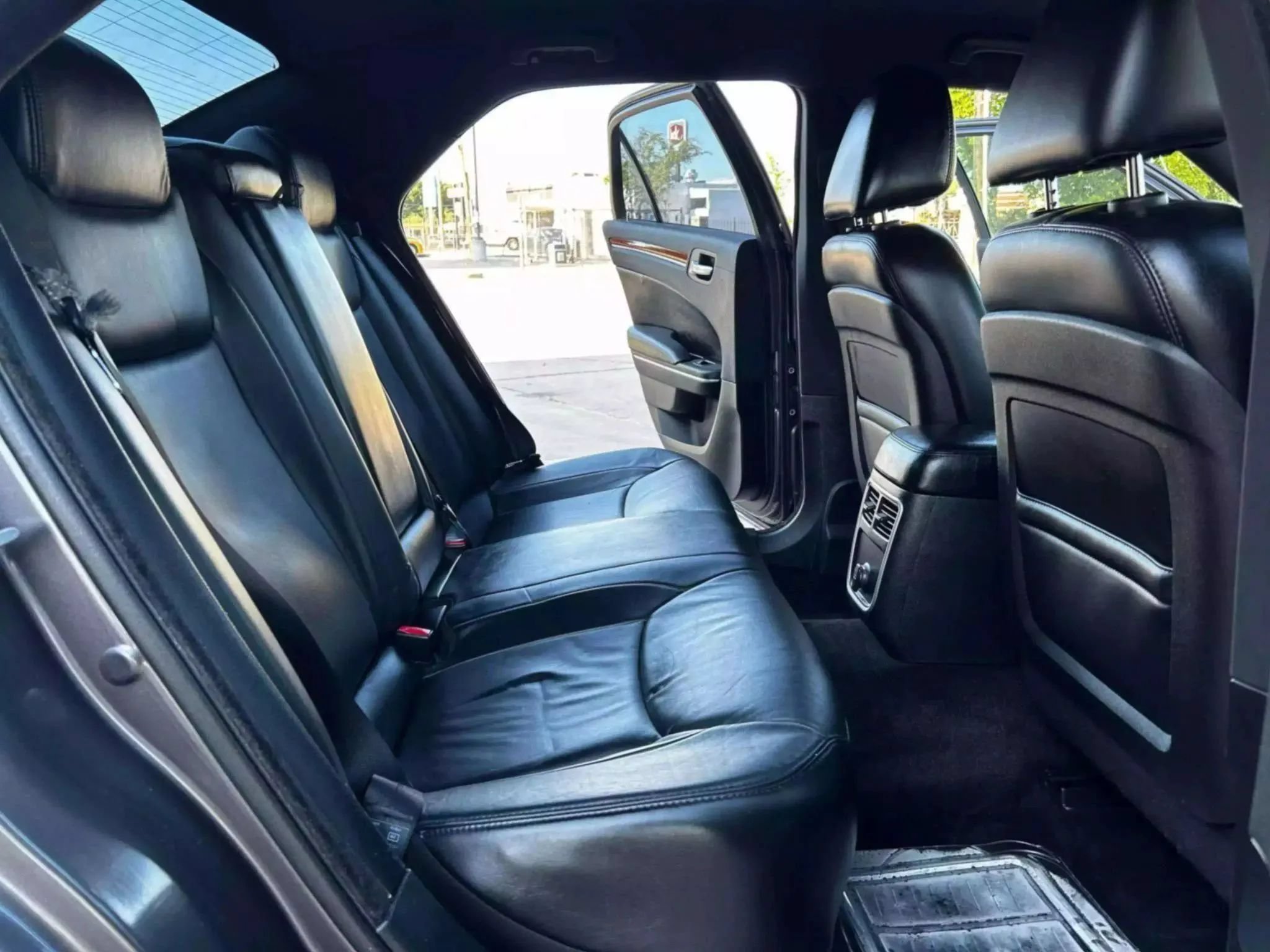Used 2013 Chrysler 300 RWD image 19