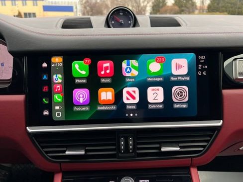 Used 2023 Porsche Cayenne Platinum Edition image 5