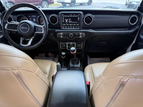 Used 2018 Jeep Wrangler Unlimited Sahara w/ Uconnect 4C Nav & Sound Group AWD/4WD image 10