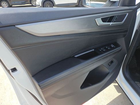 Used 2025 Volkswagen Atlas Cross Sport SE image 11