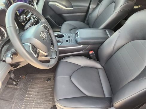 Certified 2026 Toyota Highlander XLE AWD/4WD image 12