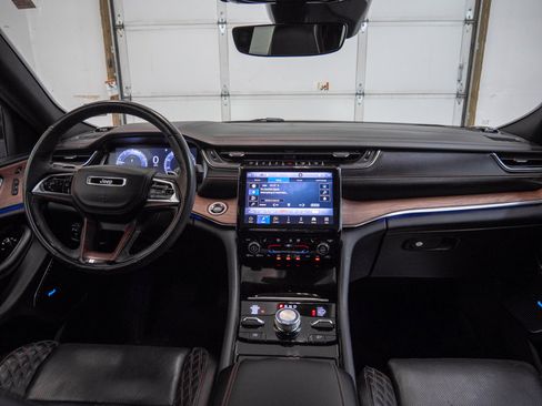 Used 2021 Jeep Grand Cherokee L Summit w/ Luxury Tech Group V AWD/4WD image 24