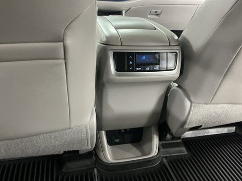 Used 2017 Toyota Highlander XLE AWD/4WD image 12