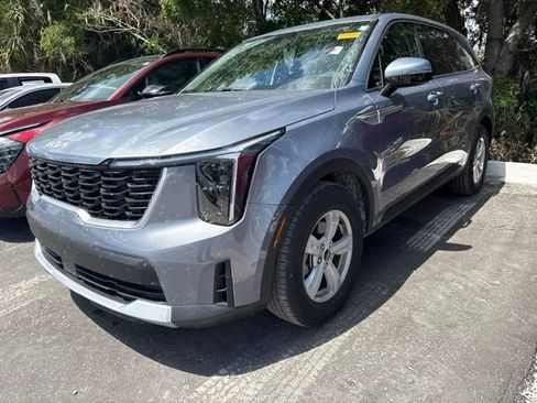 Certified 2025 Kia Sorento LX FWD image 2