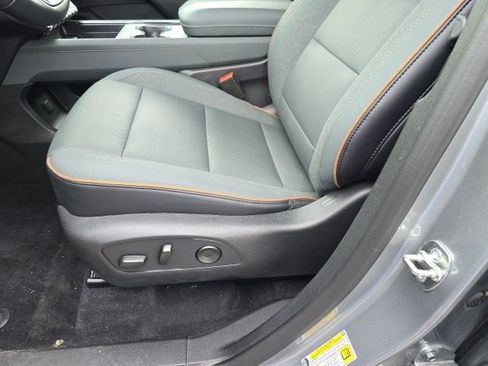 Used 2026 GMC Acadia AT4 w/ Super Cruise Package AWD/4WD image 16