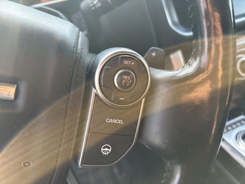 Used 2023 Land Rover Defender 90 X-Dynamic SE image 6