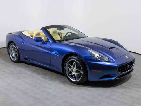 Used 2010 Ferrari California image 3
