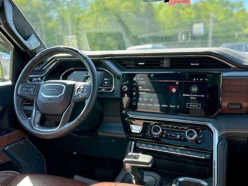 Used 2025 GMC Sierra 1500 Denali Ultimate AWD/4WD image 10