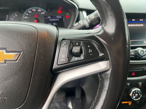 Used 2020 Chevrolet Trax LT w/ LT Convenience Package FWD image 30