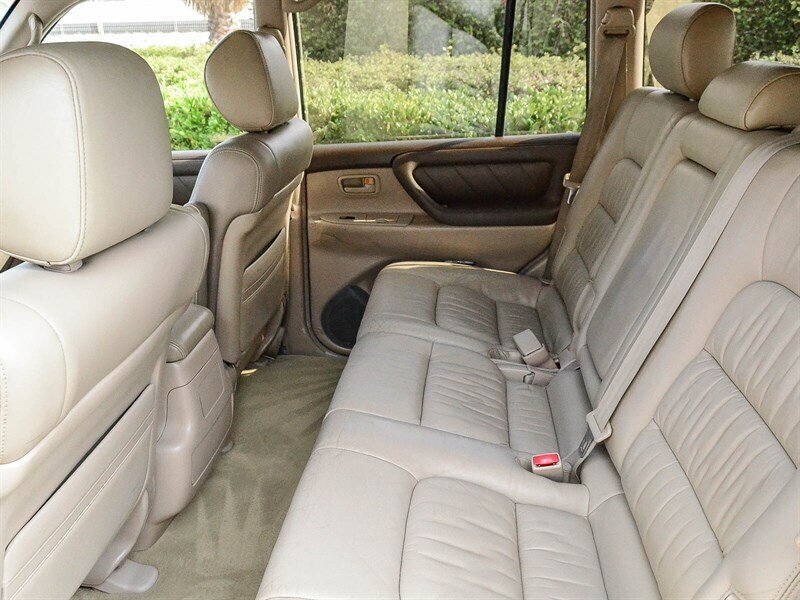 Used 2000 Toyota Land Cruiser w/ Convenience Pkg AWD/4WD image 24