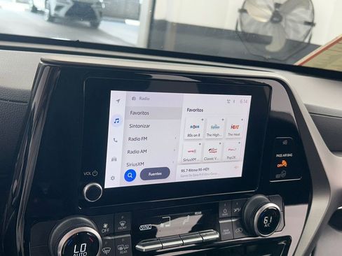 Used 2023 Toyota Highlander LE image 17