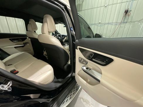 Used 2024 Mercedes-Benz GLC 300 4MATIC image 13