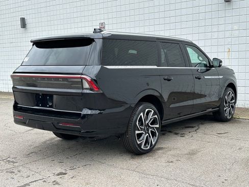 New 2026 Lincoln Navigator L Reserve AWD/4WD image 32