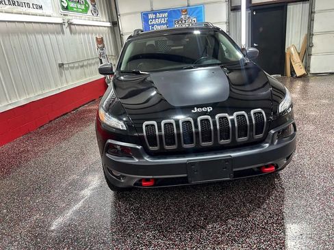 Used 2018 Jeep Cherokee Trailhawk w/ Cold Weather Group image 18