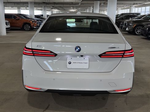 Used 2025 BMW i5 eDrive40i w/ Premium Package RWD image 7
