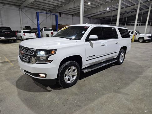 Used 2016 Chevrolet Suburban LT w/ LT Signature Package image 2