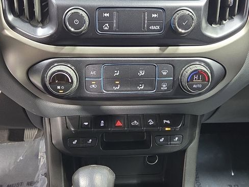 Used 2022 Chevrolet Colorado Z71 image 24