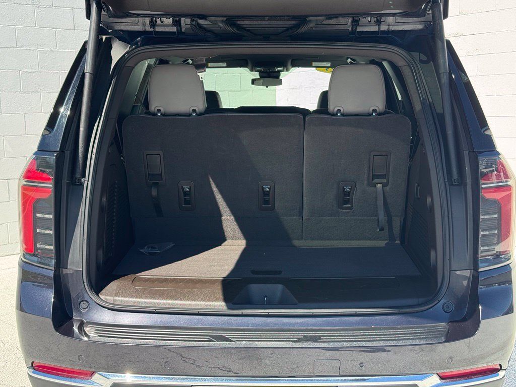 Used 2025 Chevrolet Tahoe LT RWD image 16