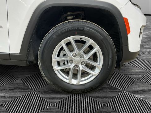Used 2024 Jeep Grand Cherokee Laredo X w/ Luxury Tech Group I image 17