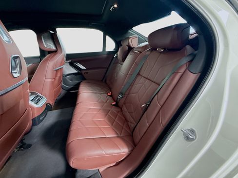 Used 2025 BMW i7 eDrive50 w/ M Sport Package image 25