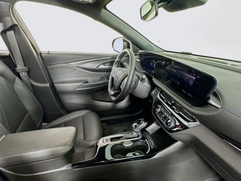 Used 2025 Buick Envista Sport Touring w/ Advanced Safety Package image 15