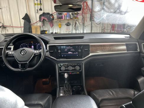 Used 2018 Volkswagen Atlas SEL Premium image 12