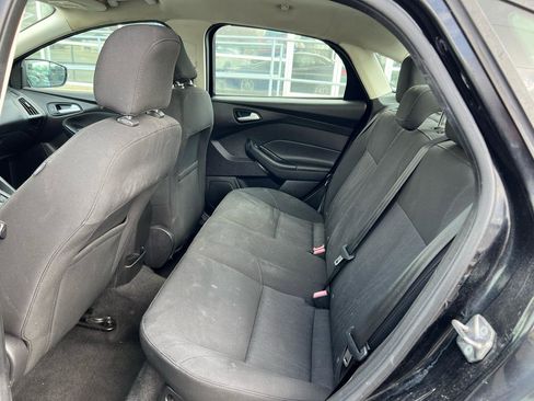 Used 2016 Ford Focus SE w/ SE Cold Weather Package image 12