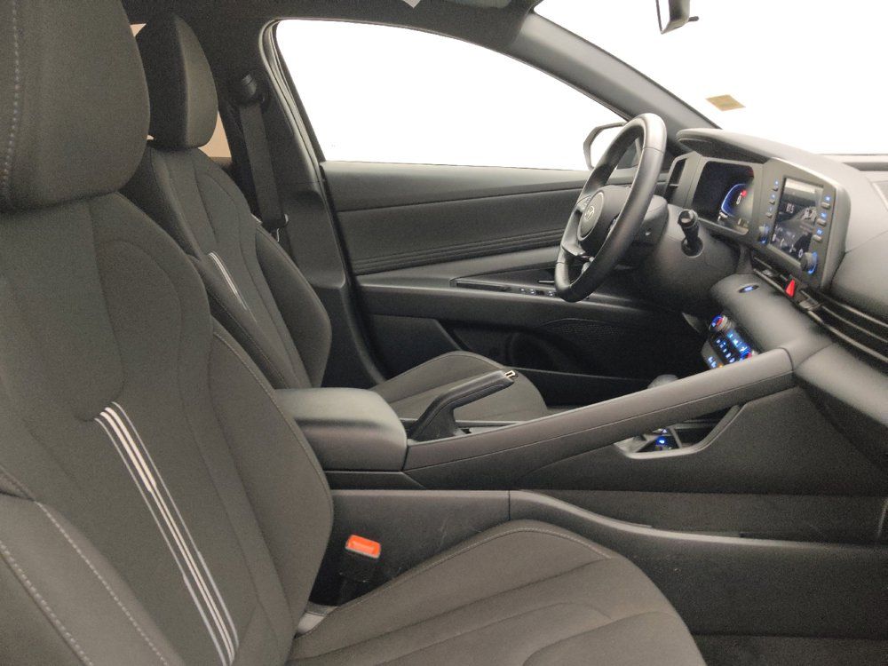 Used 2025 Hyundai Elantra Sport FWD image 21