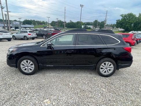 Used 2019 Subaru Outback 2.5i Premium AWD/4WD image 2