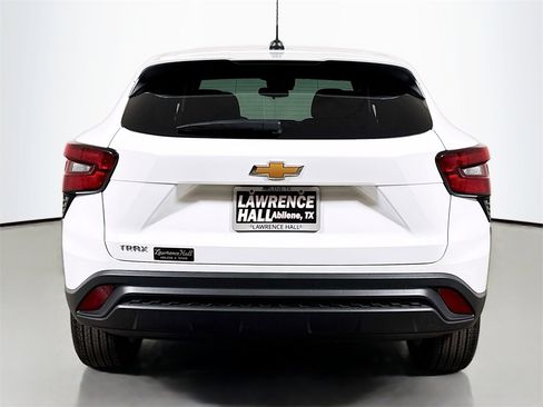 New 2026 Chevrolet Trax LS w/ LS Convenience Package image 4